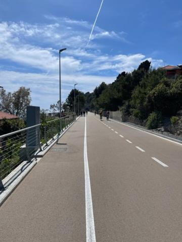 Casa Vacanza A 100 Metri Dal Mare Imperia Εξωτερικό φωτογραφία